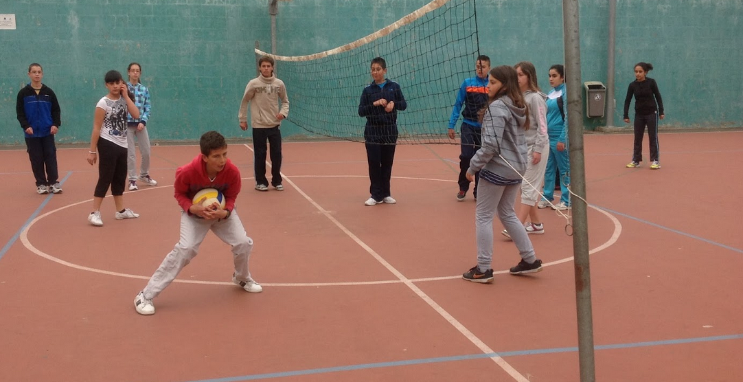 Cachibol a l'escola